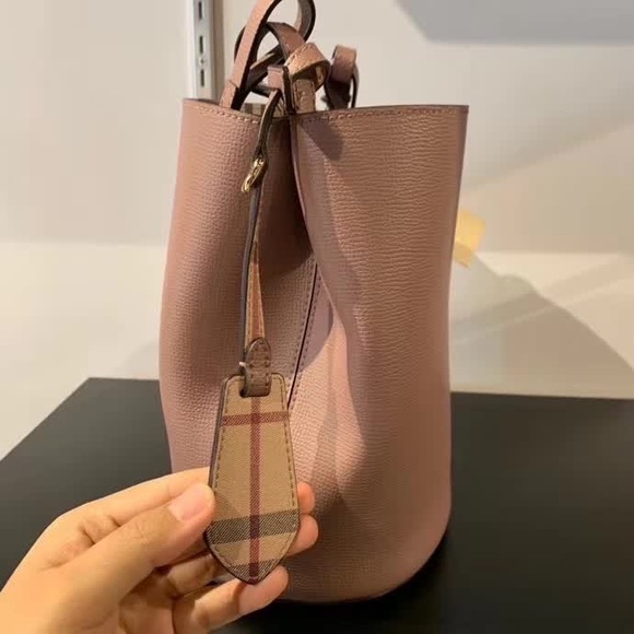 Burberry bucket bag - Picture 7 of 16